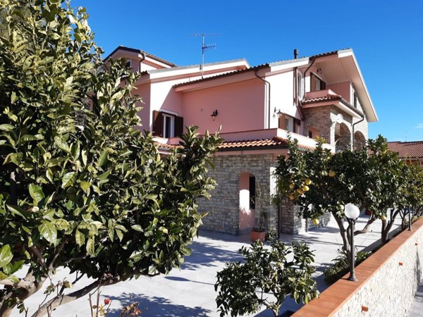 appartamento in vendita ad Imperia in zona Porto Maurizio