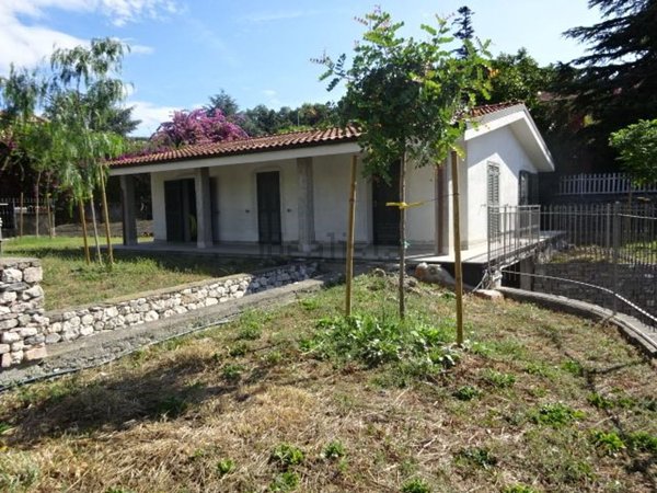 casa indipendente in vendita ad Imperia