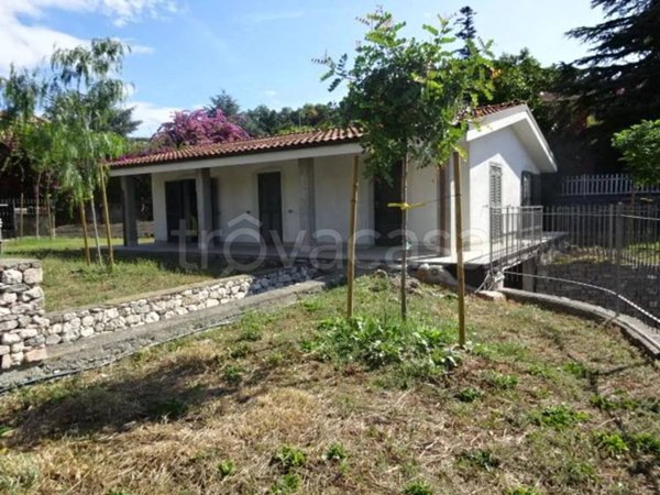 casa indipendente in vendita ad Imperia