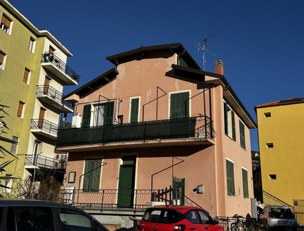casa indipendente in vendita ad Imperia in zona Oneglia