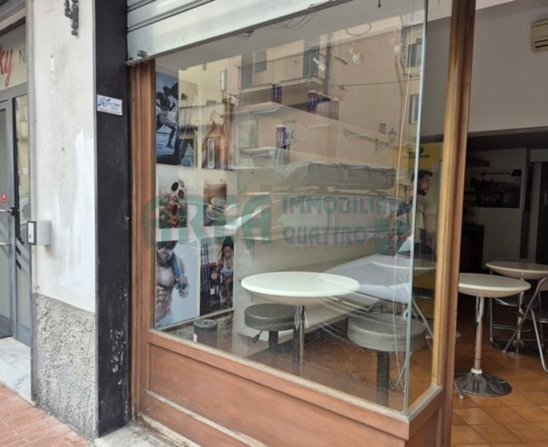 negozio in vendita ad Imperia in zona Oneglia
