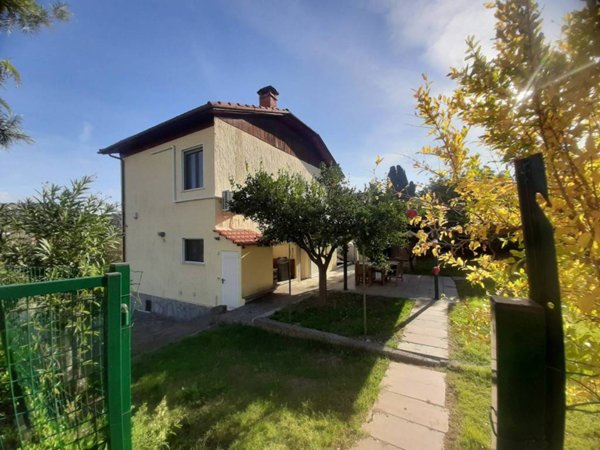 casa indipendente in vendita ad Imperia in zona Torrazza / Clavi