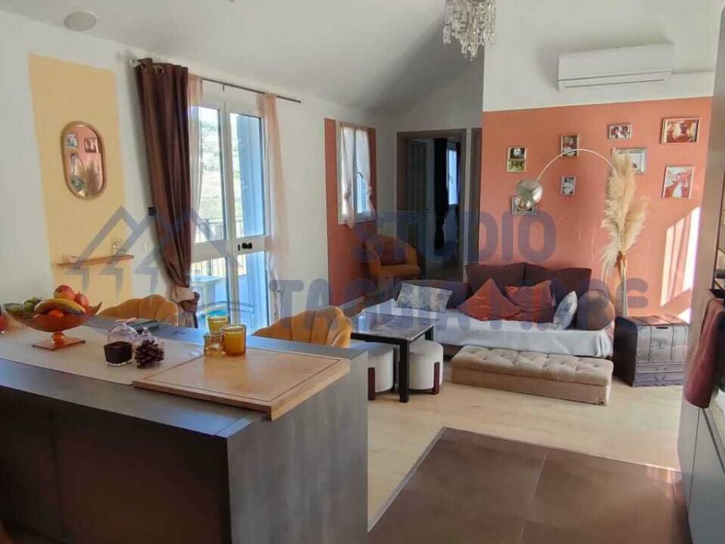 appartamento in vendita ad Imperia in zona Caramagna Ligure