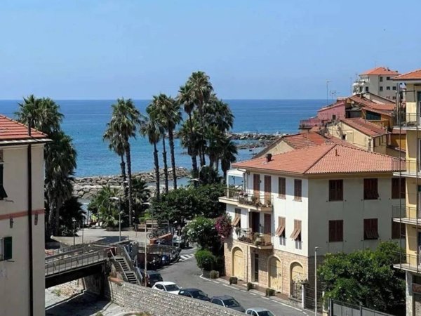 appartamento in vendita ad Imperia in zona Porto Maurizio