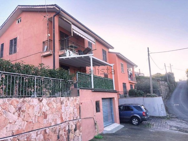 casa indipendente in vendita ad Imperia in zona Porto Maurizio