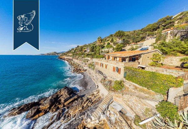 casa indipendente in vendita ad Imperia in zona Porto Maurizio