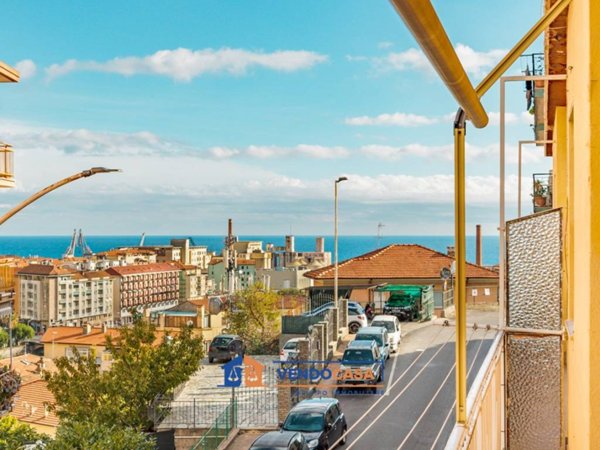 appartamento in vendita ad Imperia in zona Porto Maurizio