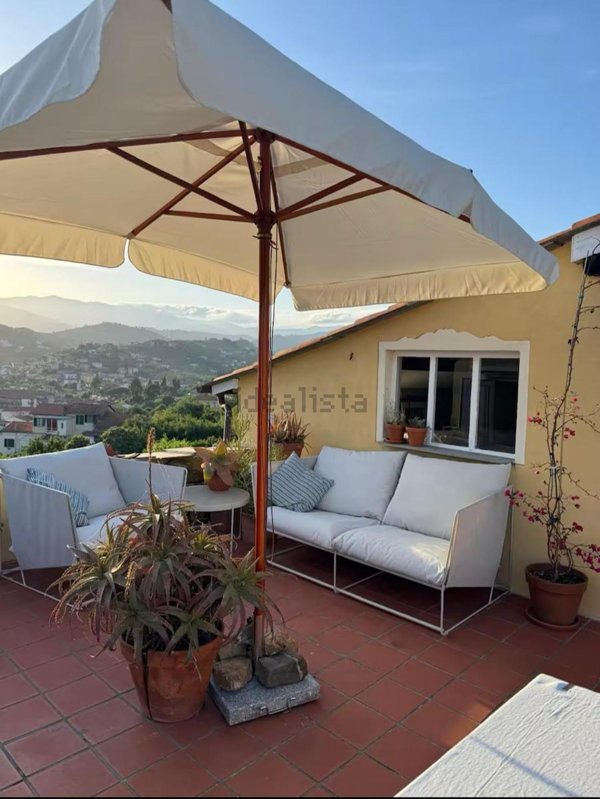 quadrivano in vendita ad Imperia