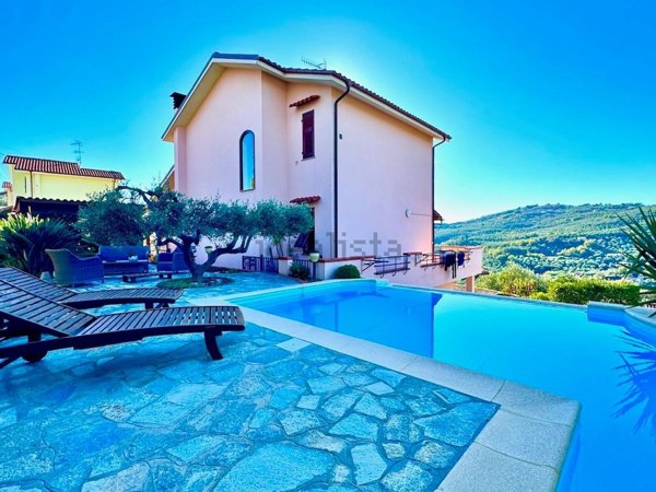 casa indipendente in vendita ad Imperia