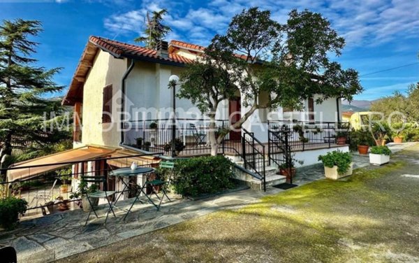 casa indipendente in vendita ad Imperia