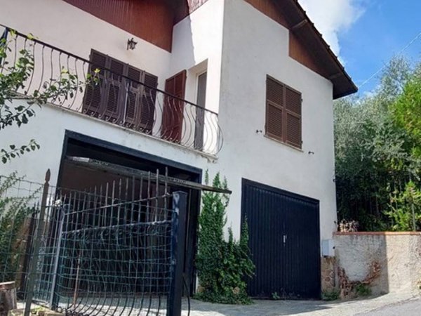 casa indipendente in vendita ad Imperia in zona Montegrazie