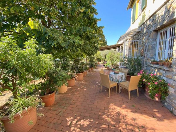 casa indipendente in vendita ad Imperia in zona Oneglia