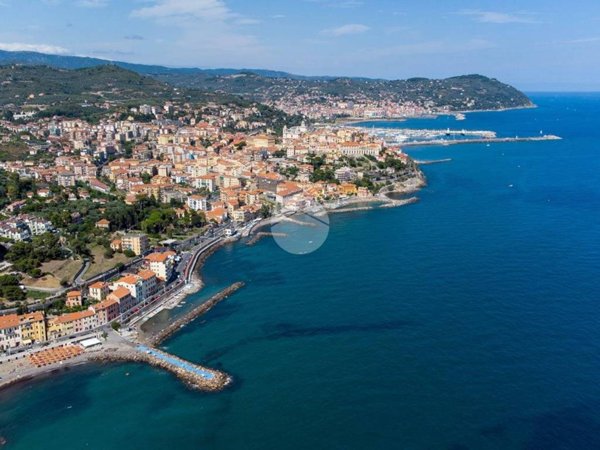 appartamento in vendita ad Imperia in zona Porto Maurizio