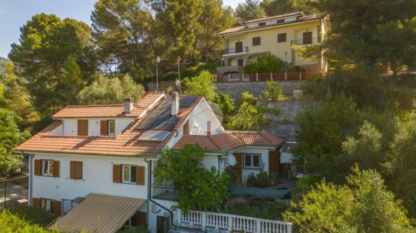 casa indipendente in vendita ad Imperia