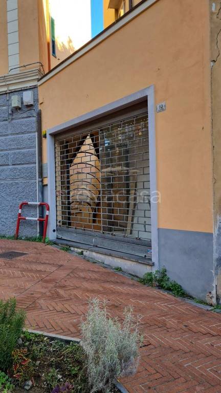 negozio in vendita ad Imperia in zona Porto Maurizio