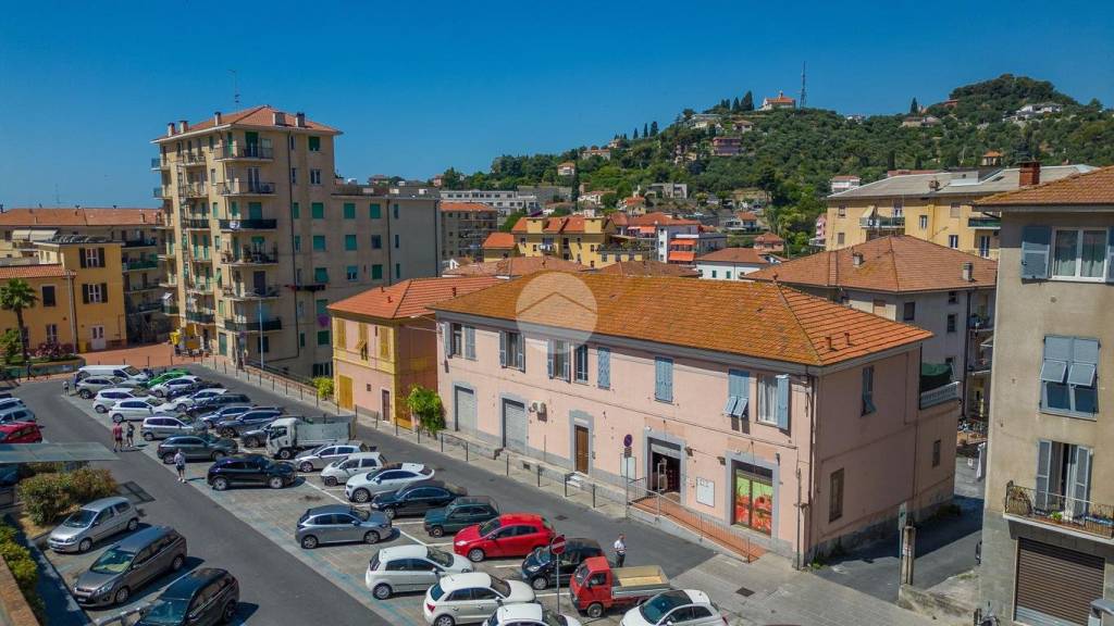 negozio in vendita ad Imperia in zona Porto Maurizio