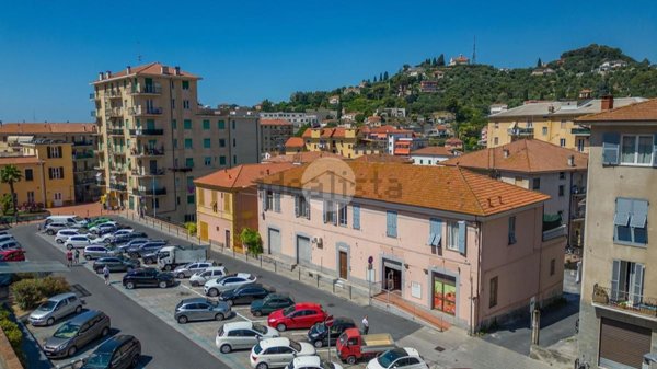 locale commerciale in vendita ad Imperia in zona Porto Maurizio