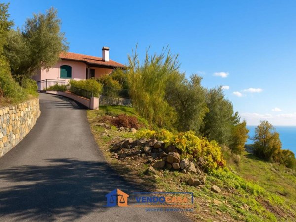 negozio in vendita ad Imperia in zona Porto Maurizio