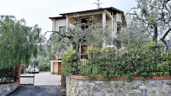 casa indipendente in vendita ad Imperia in zona Torrazza / Clavi
