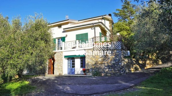 casa indipendente in vendita ad Imperia in zona Oneglia