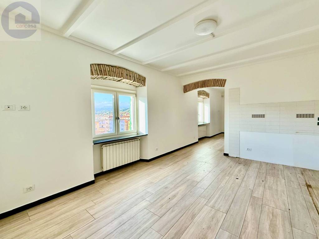 appartamento in vendita ad Imperia in zona Porto Maurizio