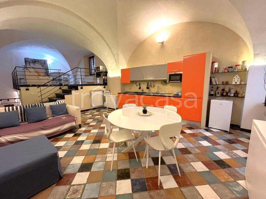 appartamento in vendita ad Imperia in zona Porto Maurizio