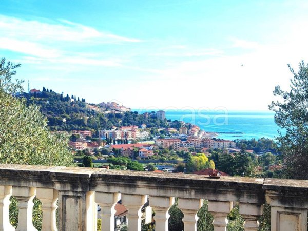 casa indipendente in vendita ad Imperia in zona Poggi