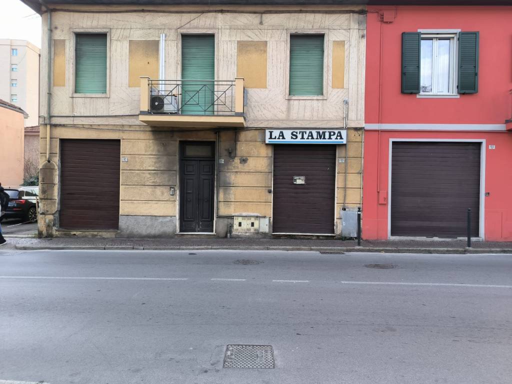 negozio in vendita ad Imperia in zona Oneglia