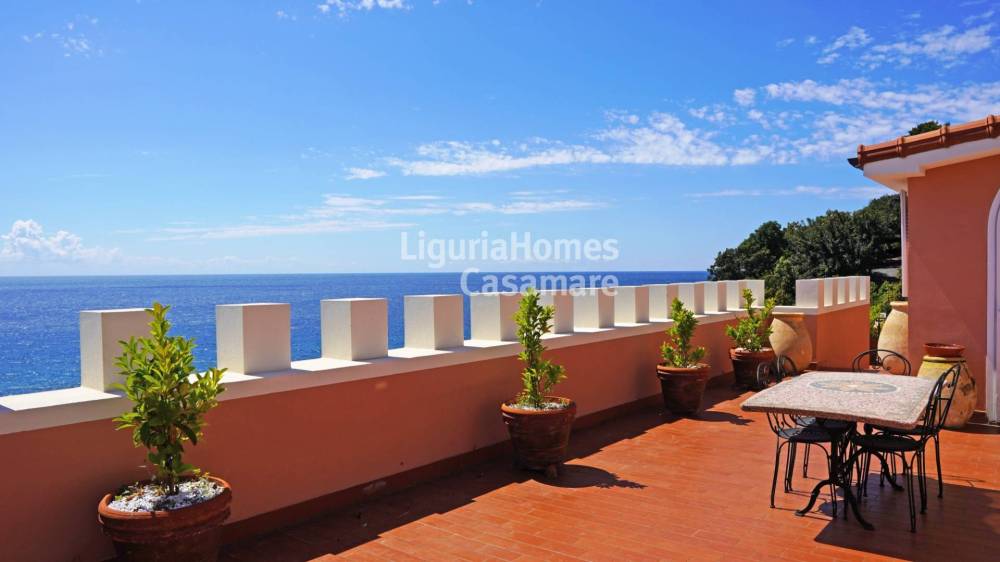 casa indipendente in vendita ad Imperia in zona Porto Maurizio