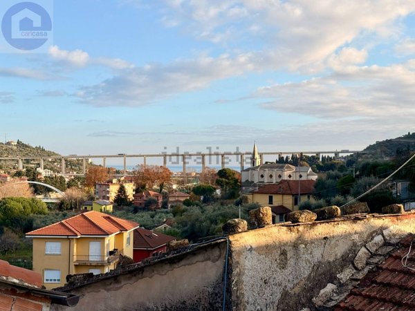 casa indipendente in vendita ad Imperia