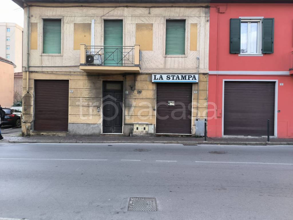 negozio in vendita ad Imperia in zona Oneglia