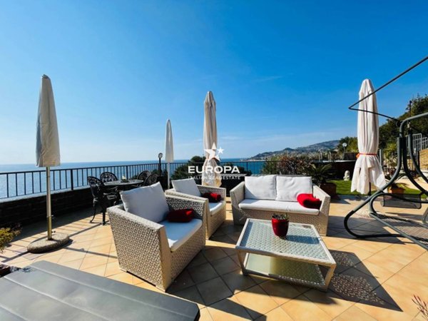 appartamento in vendita ad Imperia in zona Poggi