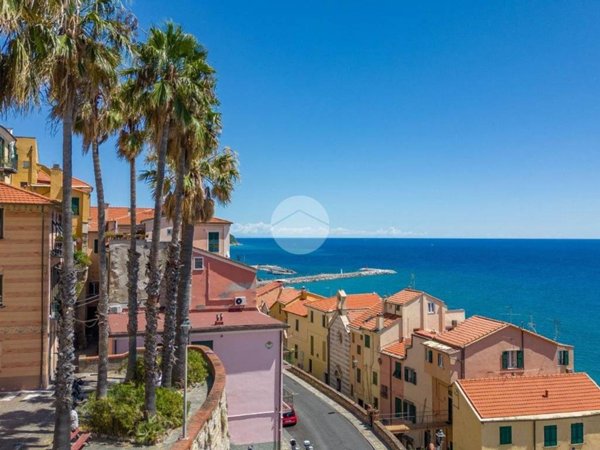 appartamento in vendita ad Imperia in zona Porto Maurizio