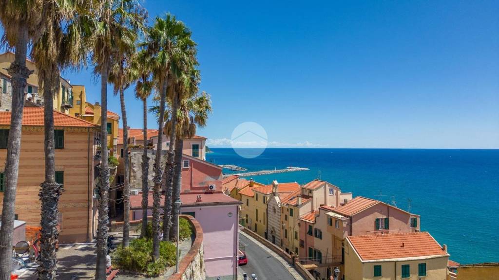 appartamento in vendita ad Imperia in zona Porto Maurizio