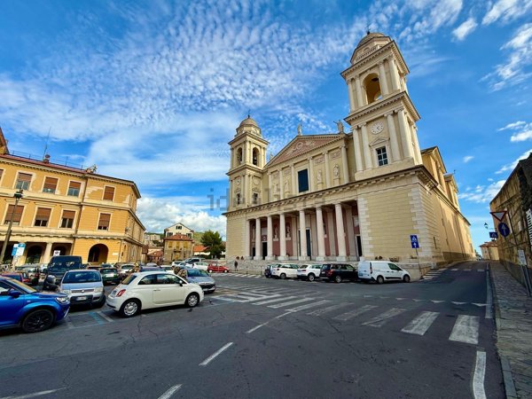 appartamento in vendita ad Imperia in zona Porto Maurizio