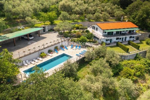 casa indipendente in vendita ad Imperia in zona Oneglia