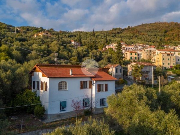 casa indipendente in vendita ad Imperia in zona Moltedo