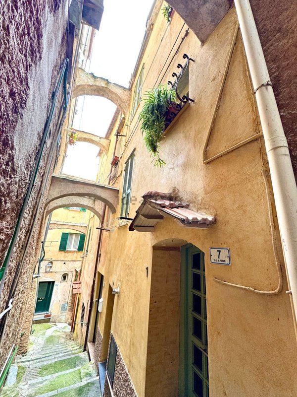 appartamento in vendita ad Imperia in zona Porto Maurizio