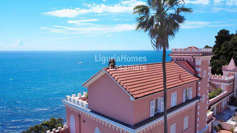 casa indipendente in vendita ad Imperia in zona Porto Maurizio