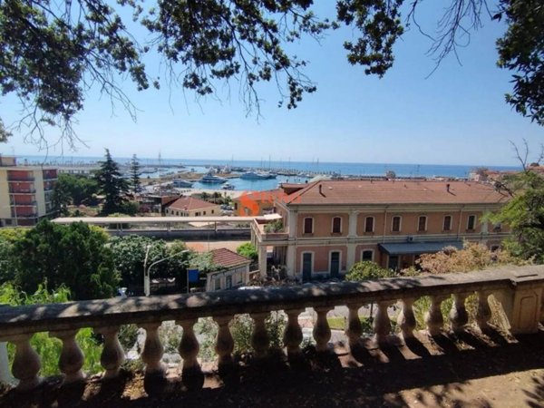 appartamento in vendita ad Imperia in zona Porto Maurizio