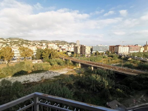 appartamento in vendita ad Imperia in zona Porto Maurizio