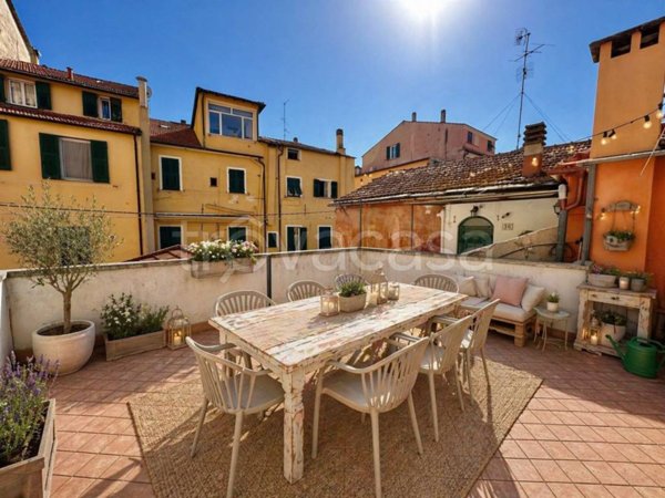 appartamento in vendita ad Imperia in zona Porto Maurizio