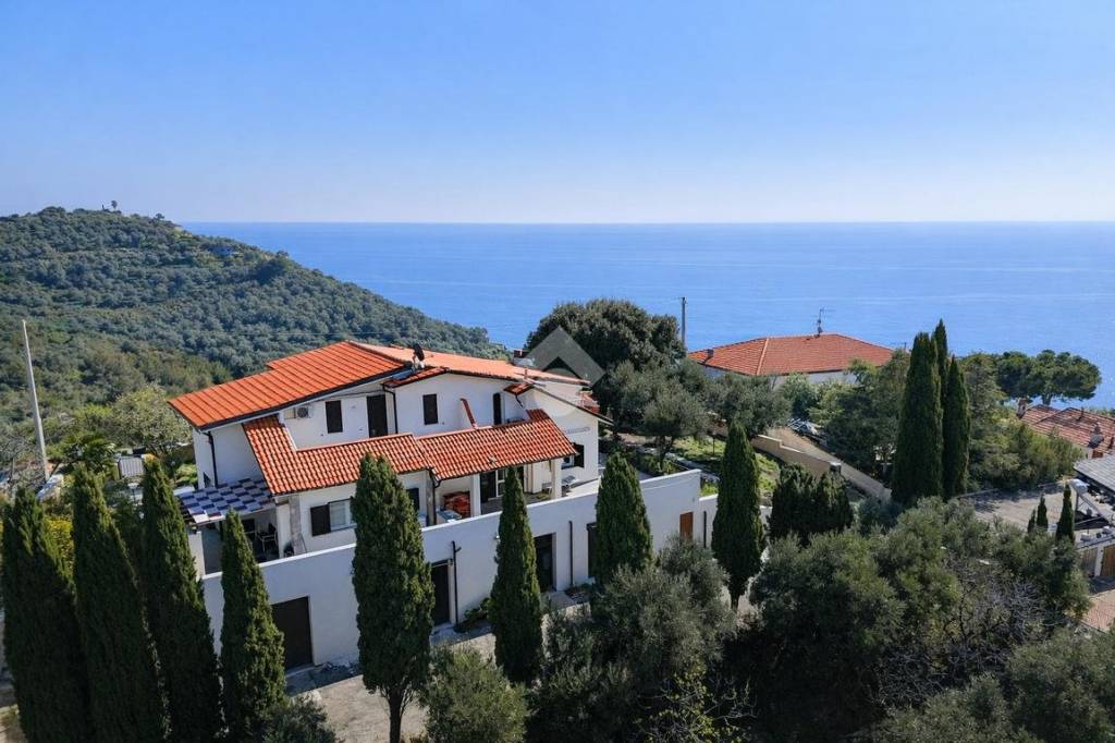 appartamento in vendita ad Imperia in zona Poggi