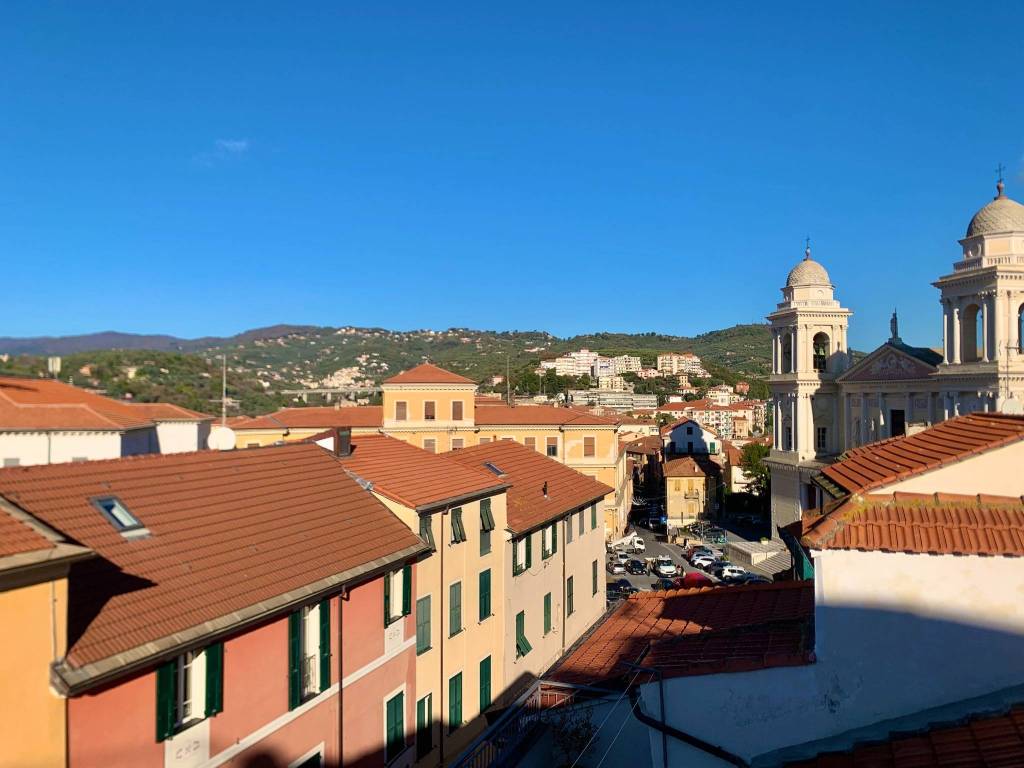 appartamento in vendita ad Imperia in zona Porto Maurizio