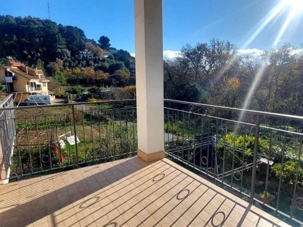 appartamento in vendita ad Imperia in zona Montegrazie