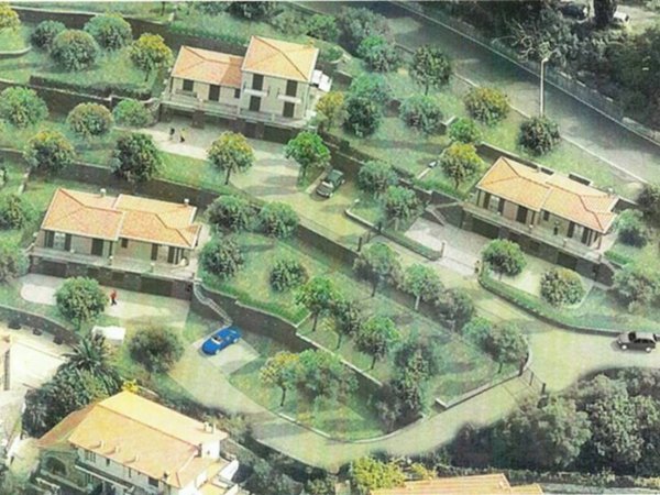 casa indipendente in vendita ad Imperia in zona Oneglia