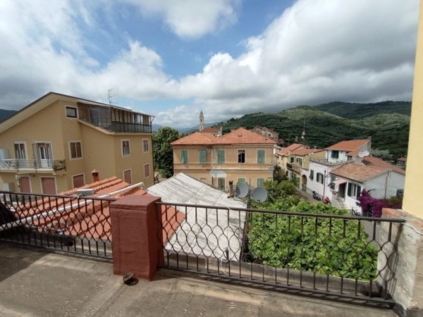 appartamento in vendita ad Imperia in zona Costa d'Oneglia