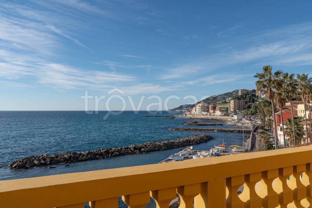 appartamento in vendita ad Imperia in zona Porto Maurizio