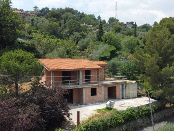 casa indipendente in vendita ad Imperia in zona Oneglia