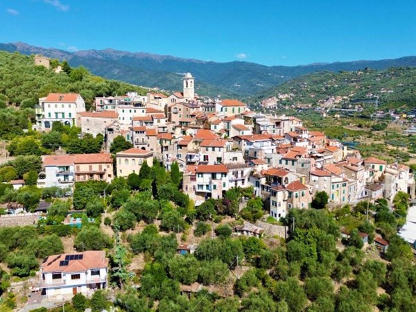 casa indipendente in vendita ad Imperia in zona Torrazza / Clavi